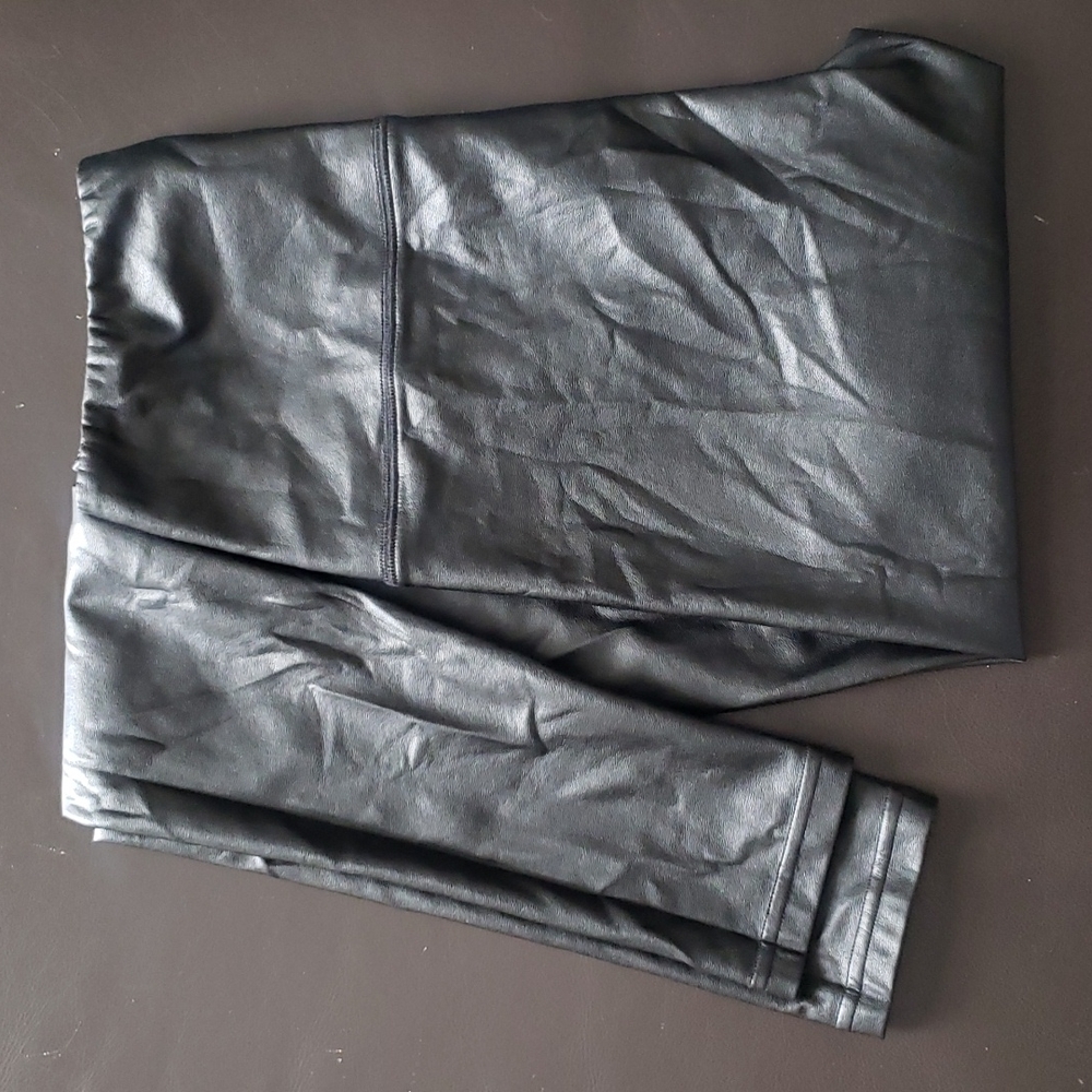 Aritzia vegan leggings